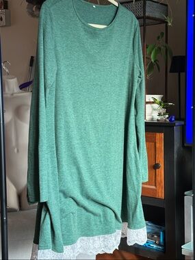 Long Sleeve Green dress with Lace Hem and pockets